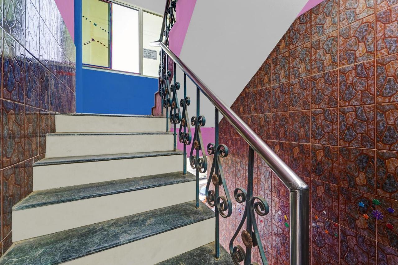 Spot On New Golden Star Guest House Near Thirumangalam Metro Station เชนไน ภายนอก รูปภาพ
