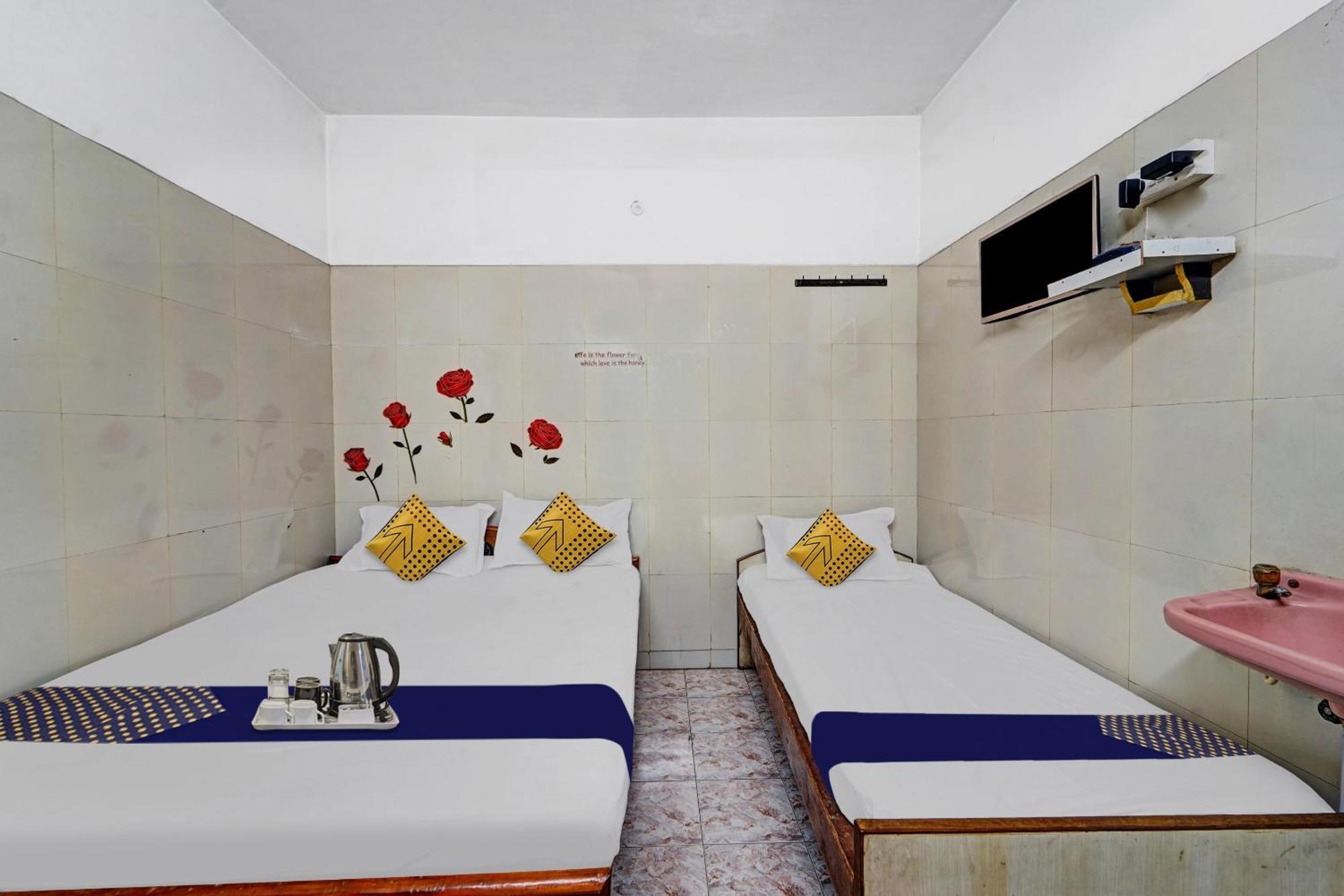 Spot On New Golden Star Guest House Near Thirumangalam Metro Station เชนไน ภายนอก รูปภาพ